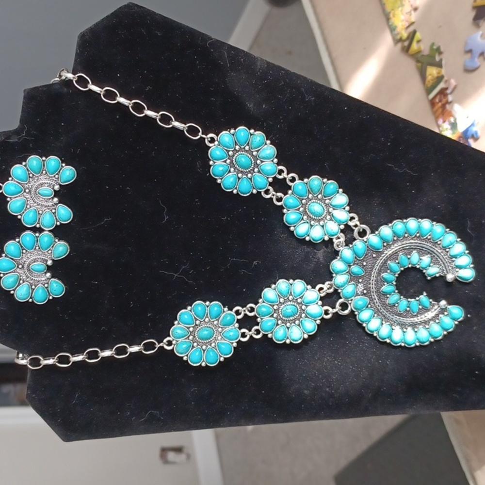 Necklace and earring set